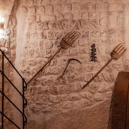 Lagoon Cave Hotell *